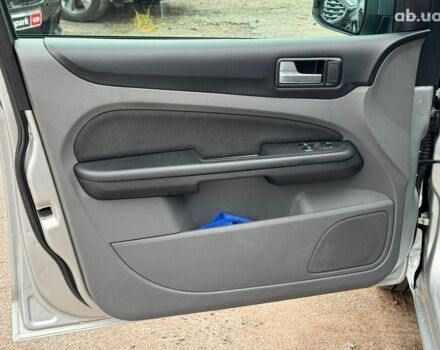 Серый Форд Фокус, объемом двигателя 1.6 л и пробегом 300 тыс. км за 5440 $, фото 11 на Automoto.ua