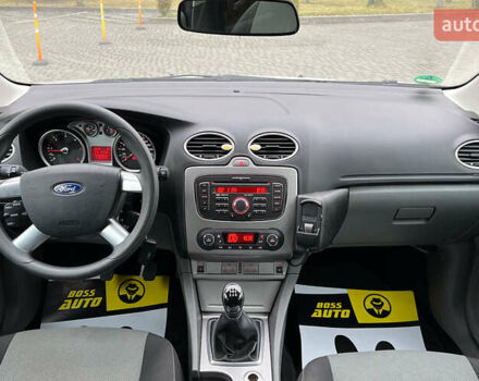 Серый Форд Фокус, объемом двигателя 1.56 л и пробегом 175 тыс. км за 5400 $, фото 10 на Automoto.ua