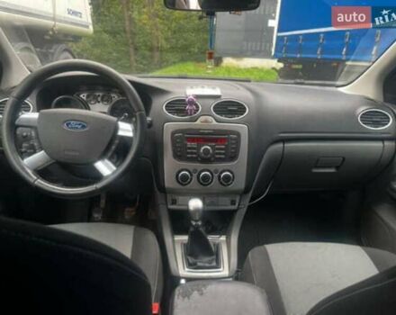 Серый Форд Фокус, объемом двигателя 1.6 л и пробегом 328 тыс. км за 5500 $, фото 12 на Automoto.ua