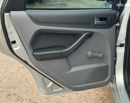 Серый Форд Фокус, объемом двигателя 1.6 л и пробегом 300 тыс. км за 5440 $, фото 15 на Automoto.ua