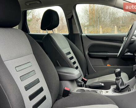 Серый Форд Фокус, объемом двигателя 1.56 л и пробегом 175 тыс. км за 5400 $, фото 18 на Automoto.ua