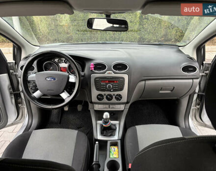 Серый Форд Фокус, объемом двигателя 1.56 л и пробегом 325 тыс. км за 5500 $, фото 12 на Automoto.ua