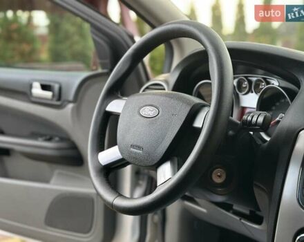 Серый Форд Фокус, объемом двигателя 1.6 л и пробегом 232 тыс. км за 6300 $, фото 26 на Automoto.ua