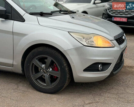 Сірий Форд Фокус, об'ємом двигуна 1.6 л та пробігом 300 тис. км за 5440 $, фото 3 на Automoto.ua