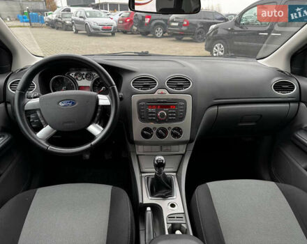 Сірий Форд Фокус, об'ємом двигуна 1.6 л та пробігом 188 тис. км за 5700 $, фото 12 на Automoto.ua