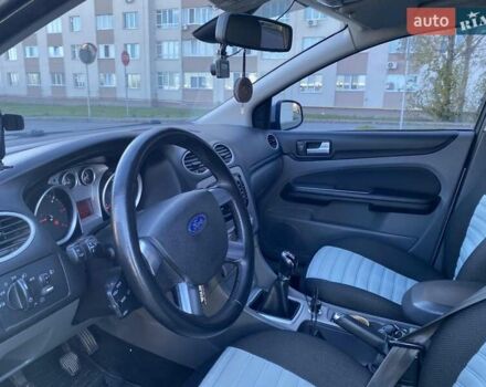 Сірий Форд Фокус, об'ємом двигуна 1.6 л та пробігом 290 тис. км за 5800 $, фото 13 на Automoto.ua