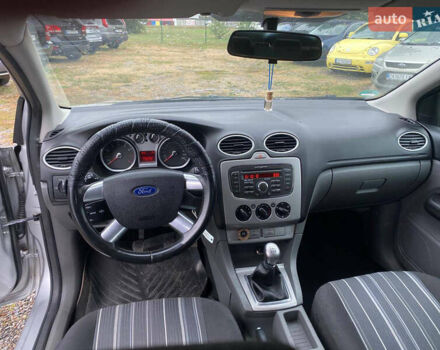 Серый Форд Фокус, объемом двигателя 1.6 л и пробегом 250 тыс. км за 5500 $, фото 12 на Automoto.ua