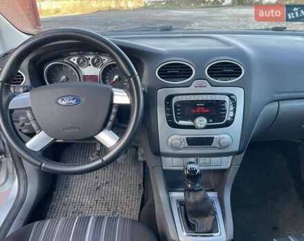 Серый Форд Фокус, объемом двигателя 1.6 л и пробегом 237 тыс. км за 5400 $, фото 8 на Automoto.ua