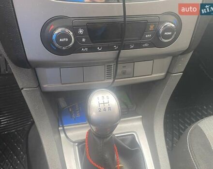 Серый Форд Фокус, объемом двигателя 1.8 л и пробегом 299 тыс. км за 6900 $, фото 2 на Automoto.ua