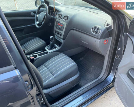 Серый Форд Фокус, объемом двигателя 1.6 л и пробегом 290 тыс. км за 6000 $, фото 7 на Automoto.ua