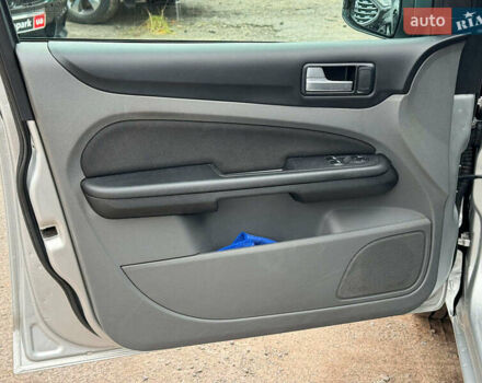 Сірий Форд Фокус, об'ємом двигуна 1.6 л та пробігом 300 тис. км за 5440 $, фото 11 на Automoto.ua