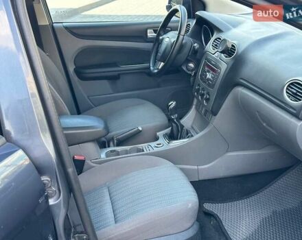 Серый Форд Фокус, объемом двигателя 1.6 л и пробегом 260 тыс. км за 5100 $, фото 1 на Automoto.ua