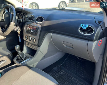 Серый Форд Фокус, объемом двигателя 1.6 л и пробегом 270 тыс. км за 5999 $, фото 42 на Automoto.ua