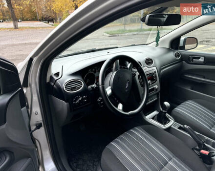 Сірий Форд Фокус, об'ємом двигуна 1.6 л та пробігом 240 тис. км за 5300 $, фото 9 на Automoto.ua