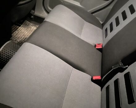 Серый Форд Фокус, объемом двигателя 1.6 л и пробегом 300 тыс. км за 5000 $, фото 2 на Automoto.ua