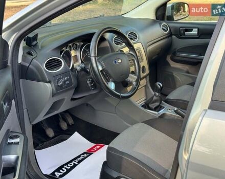 Сірий Форд Фокус, об'ємом двигуна 1.6 л та пробігом 300 тис. км за 5990 $, фото 9 на Automoto.ua