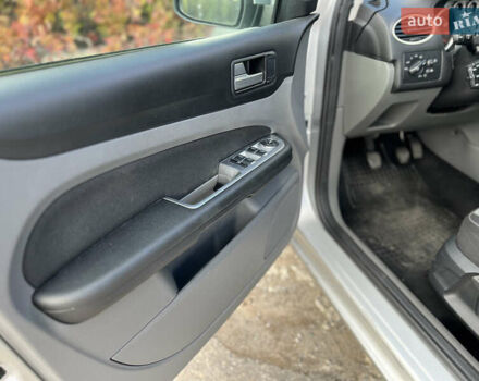 Сірий Форд Фокус, об'ємом двигуна 1.6 л та пробігом 207 тис. км за 6150 $, фото 9 на Automoto.ua