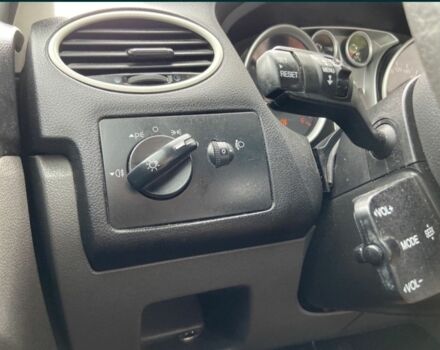 Серый Форд Фокус, объемом двигателя 1.6 л и пробегом 111 тыс. км за 3000 $, фото 9 на Automoto.ua