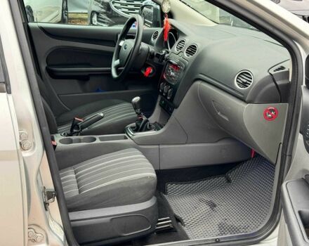 Сірий Форд Фокус, об'ємом двигуна 1.6 л та пробігом 300 тис. км за 5440 $, фото 22 на Automoto.ua