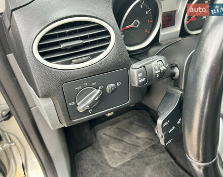 Сірий Форд Фокус, об'ємом двигуна 1.6 л та пробігом 200 тис. км за 5990 $, фото 18 на Automoto.ua