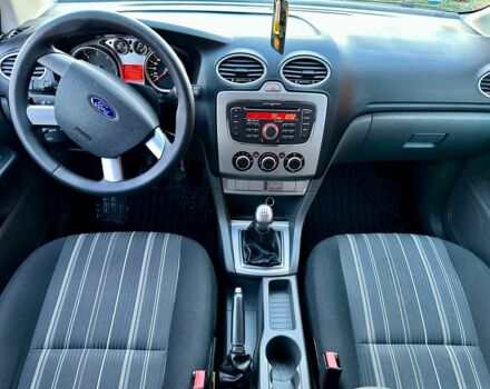 Серый Форд Фокус, объемом двигателя 1.6 л и пробегом 232 тыс. км за 6300 $, фото 7 на Automoto.ua