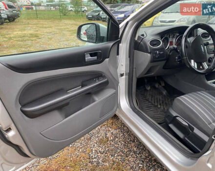 Серый Форд Фокус, объемом двигателя 1.6 л и пробегом 250 тыс. км за 5500 $, фото 11 на Automoto.ua