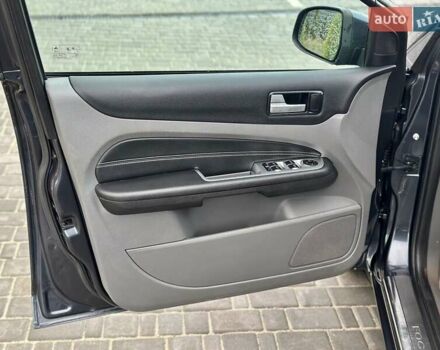 Серый Форд Фокус, объемом двигателя 1.6 л и пробегом 234 тыс. км за 6800 $, фото 10 на Automoto.ua