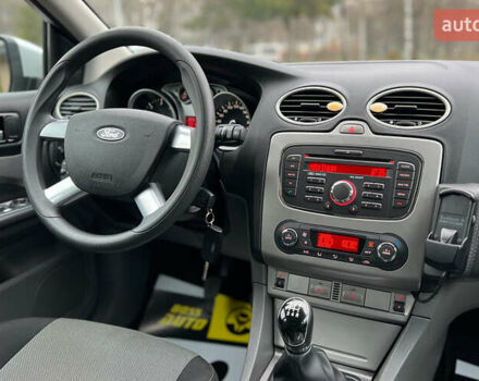 Серый Форд Фокус, объемом двигателя 1.56 л и пробегом 175 тыс. км за 5400 $, фото 16 на Automoto.ua