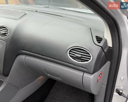 Сірий Форд Фокус, об'ємом двигуна 1.6 л та пробігом 251 тис. км за 6600 $, фото 30 на Automoto.ua