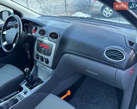 Сірий Форд Фокус, об'ємом двигуна 1.6 л та пробігом 220 тис. км за 6999 $, фото 92 на Automoto.ua