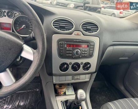 Серый Форд Фокус, объемом двигателя 1.6 л и пробегом 242 тыс. км за 4999 $, фото 6 на Automoto.ua