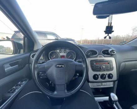 Серый Форд Фокус, объемом двигателя 1.6 л и пробегом 300 тыс. км за 5000 $, фото 7 на Automoto.ua