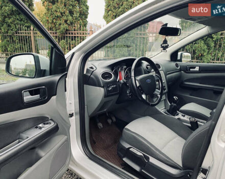 Сірий Форд Фокус, об'ємом двигуна 1.6 л та пробігом 303 тис. км за 6200 $, фото 27 на Automoto.ua