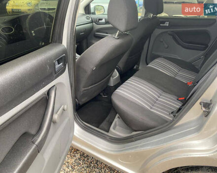 Серый Форд Фокус, объемом двигателя 1.6 л и пробегом 250 тыс. км за 5500 $, фото 9 на Automoto.ua