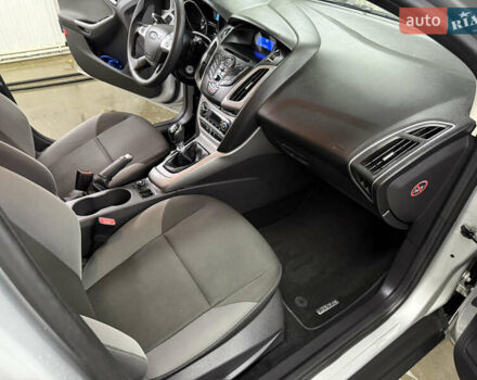 Серый Форд Фокус, объемом двигателя 1.6 л и пробегом 237 тыс. км за 7500 $, фото 5 на Automoto.ua