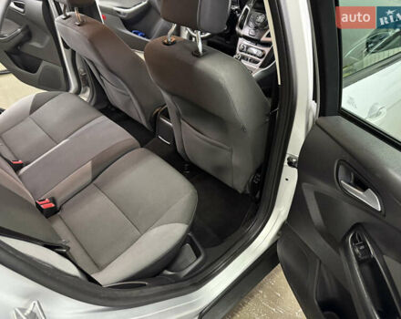 Серый Форд Фокус, объемом двигателя 1.6 л и пробегом 237 тыс. км за 7500 $, фото 7 на Automoto.ua