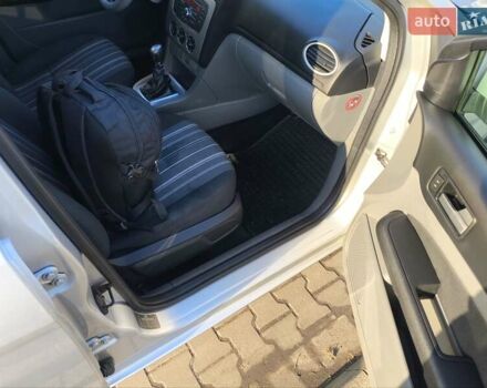 Серый Форд Фокус, объемом двигателя 1.6 л и пробегом 246 тыс. км за 5600 $, фото 12 на Automoto.ua