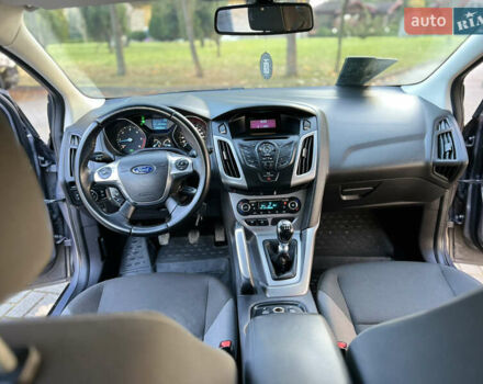 Серый Форд Фокус, объемом двигателя 1.6 л и пробегом 236 тыс. км за 6800 $, фото 49 на Automoto.ua