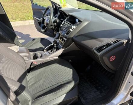 Серый Форд Фокус, объемом двигателя 1.56 л и пробегом 250 тыс. км за 7750 $, фото 5 на Automoto.ua