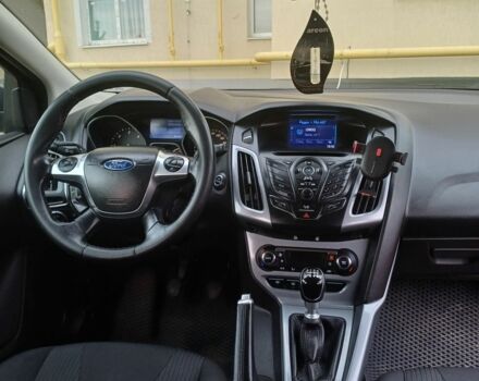 Серый Форд Фокус, объемом двигателя 1.6 л и пробегом 294 тыс. км за 7400 $, фото 5 на Automoto.ua