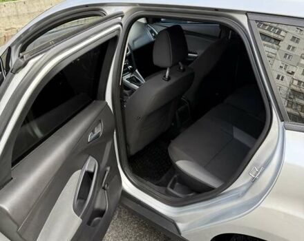 Серый Форд Фокус, объемом двигателя 1.6 л и пробегом 297 тыс. км за 7500 $, фото 9 на Automoto.ua