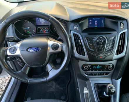 Серый Форд Фокус, объемом двигателя 1.6 л и пробегом 236 тыс. км за 7800 $, фото 30 на Automoto.ua