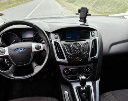 Серый Форд Фокус, объемом двигателя 1.6 л и пробегом 220 тыс. км за 8200 $, фото 2 на Automoto.ua