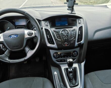 Серый Форд Фокус, объемом двигателя 1.6 л и пробегом 220 тыс. км за 8200 $, фото 4 на Automoto.ua