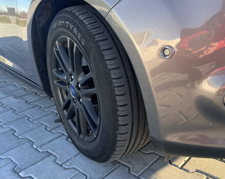 Серый Форд Фокус, объемом двигателя 2 л и пробегом 243 тыс. км за 9150 $, фото 3 на Automoto.ua