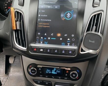 Серый Форд Фокус, объемом двигателя 1.6 л и пробегом 210 тыс. км за 8000 $, фото 6 на Automoto.ua