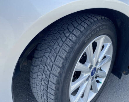 Серый Форд Фокус, объемом двигателя 1.5 л и пробегом 276 тыс. км за 8800 $, фото 3 на Automoto.ua