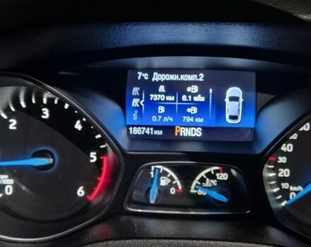 Серый Форд Фокус, объемом двигателя 1.5 л и пробегом 190 тыс. км за 9600 $, фото 5 на Automoto.ua