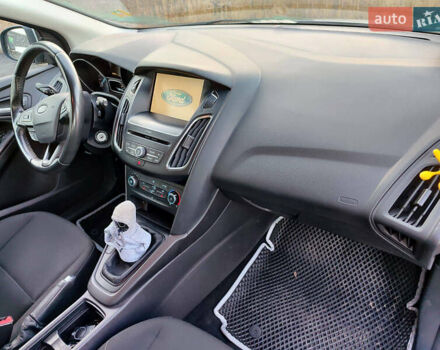 Сірий Форд Фокус, об'ємом двигуна 1.5 л та пробігом 231 тис. км за 8500 $, фото 2 на Automoto.ua