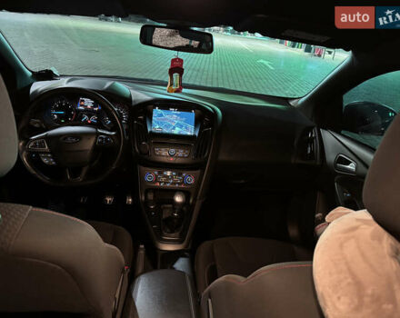 Серый Форд Фокус, объемом двигателя 1.5 л и пробегом 280 тыс. км за 12000 $, фото 5 на Automoto.ua